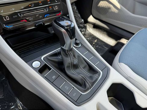 New 2026 Volkswagen Jetta SE FWD image 19