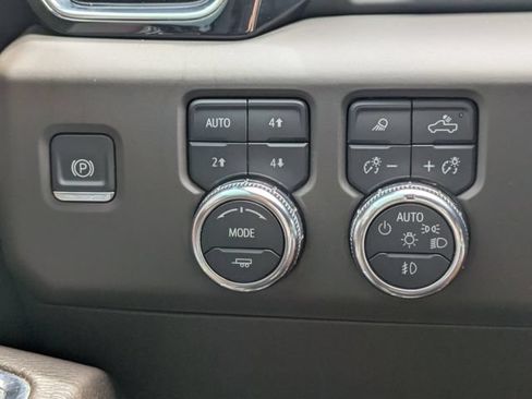 Used 2024 GMC Sierra 3500 Denali w/ Denali Reserve Package AWD/4WD image 27
