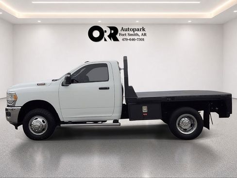 Used 2024 RAM 3500 Tradesman w/ Chrome Appearance Group AWD/4WD image 3