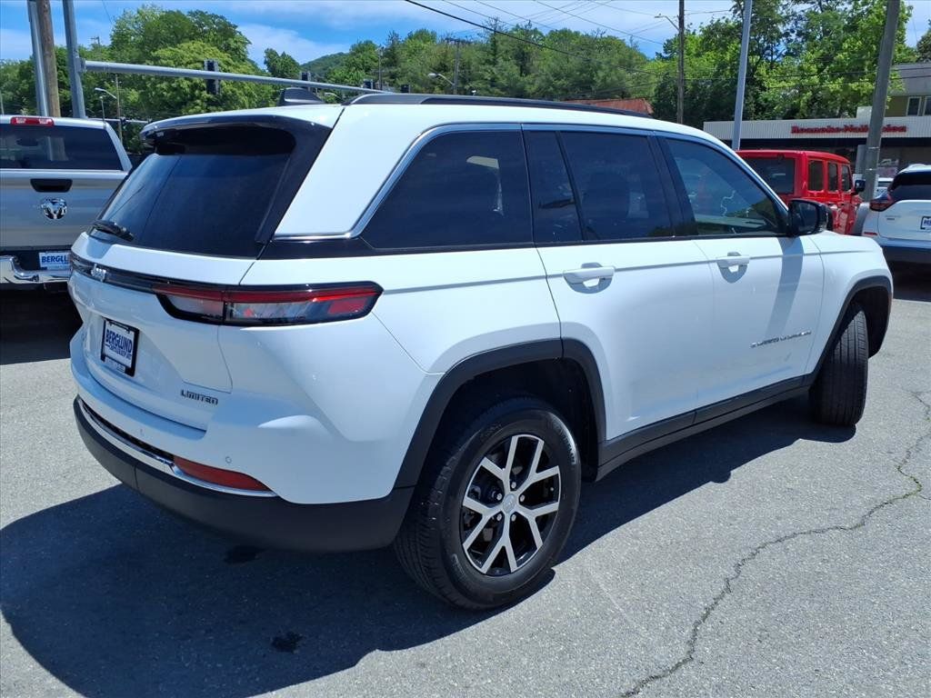 Used 2025 Jeep Grand Cherokee Limited AWD/4WD image 4