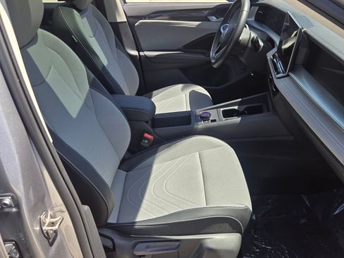 Certified 2025 Volkswagen Tiguan SE AWD/4WD image 18