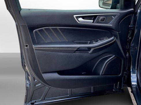 Used 2024 Ford Edge ST image 25