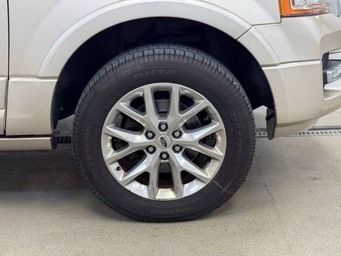 Used 2017 Ford Expedition Limited w/ Equipment Group 301A AWD/4WD image 4