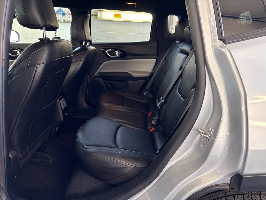 Used 2025 Jeep Compass Limited AWD/4WD image 34