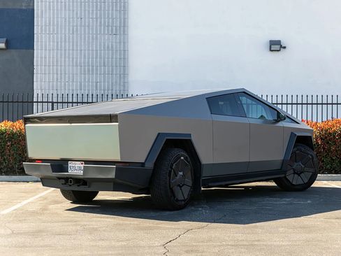 Used 2024 Tesla Cybertruck AWD Crew Cab image 5