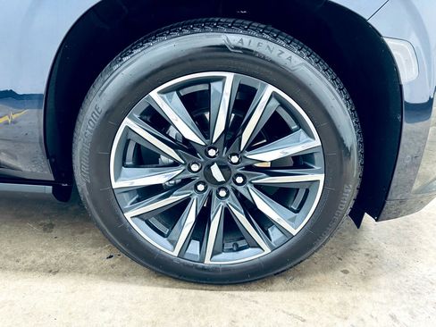 Used 2024 Cadillac Escalade ESV Sport Platinum image 11