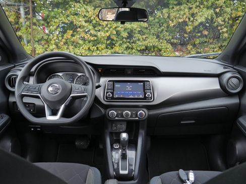 Certified 2020 Nissan Kicks S image 8