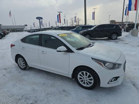 Used 2022 Hyundai Accent SEL image 3