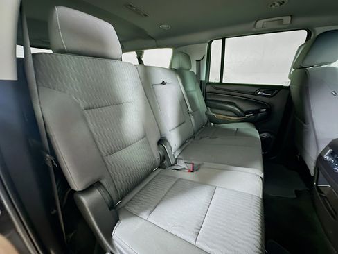 Used 2018 Chevrolet Suburban LS RWD image 26
