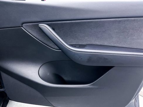 Used 2021 Tesla Model Y Long Range image 31