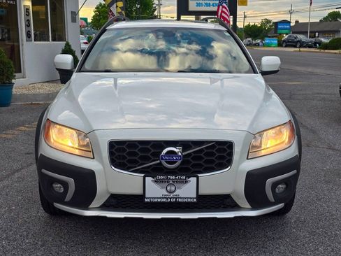 Used 2016 Volvo XC70 T5 Premier w/ Proximity Package FWD image 6