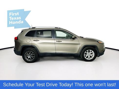 Used 2017 Jeep Cherokee Latitude w/ Comfort/Convenience Group image 10