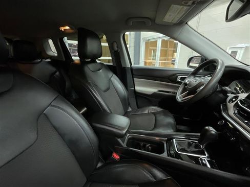 Used 2022 Jeep Compass Latitude image 28