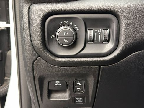 Used 2025 RAM 1500 Laramie w/ Night Edition image 32