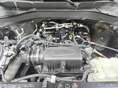 Used 2022 Ford Explorer XLT w/ Equipment Group 202A AWD/4WD image 17