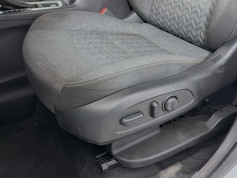 Used 2024 Chevrolet Equinox LT FWD image 21