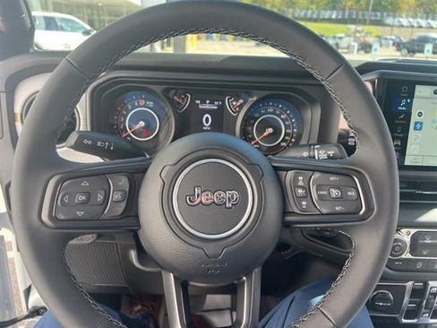 New 2025 Jeep Gladiator Sport AWD/4WD image 11