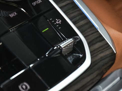 Used 2023 BMW X7 xDrive40i w/ Executive Package image 65