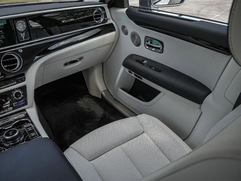 New 2025 Rolls-Royce Ghost image 38