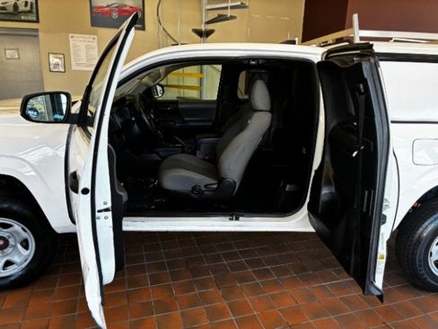 Used 2022 Toyota Tacoma SR image 25