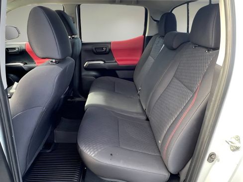 Certified 2021 Toyota Tacoma SR5 AWD/4WD image 12