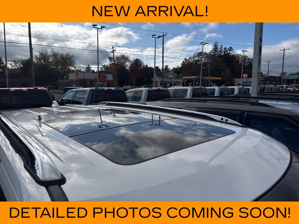 Used 2017 Ford Explorer Limited w/ Equipment Group 301A AWD/4WD image 3