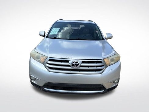 Used 2012 Toyota Highlander Limited w/ Tow Pkg FWD image 2