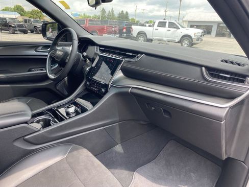 Used 2023 Jeep Grand Cherokee Altitude AWD/4WD image 40