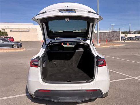 Used 2021 Tesla Model Y Long Range image 36
