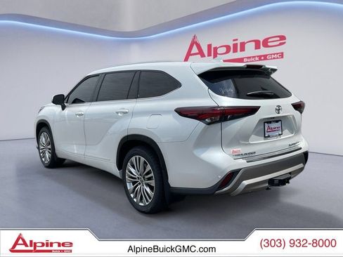 Used 2025 Toyota Highlander Platinum AWD/4WD image 3