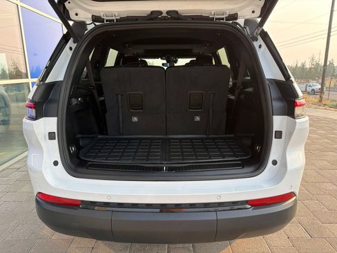 Used 2023 Jeep Grand Cherokee L Laredo AWD/4WD image 9