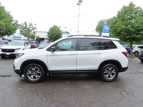 Used 2023 Honda Passport TrailSport image 3