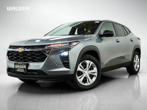 Used 2024 Chevrolet Trax LS w/ Driver Confidence Package FWD image 1