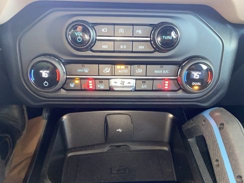 Used 2023 Ford Bronco Wildtrak image 13