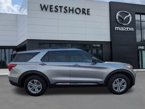 Used 2022 Ford Explorer XLT image 2