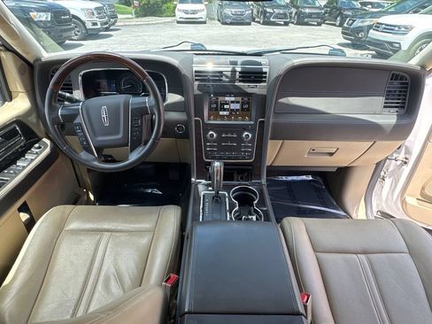 Used 2017 Lincoln Navigator Reserve AWD/4WD image 22