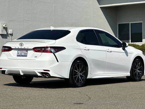 Used 2024 Toyota Camry SE FWD image 2