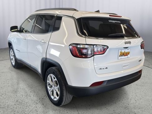 Used 2024 Jeep Compass Latitude AWD/4WD image 7