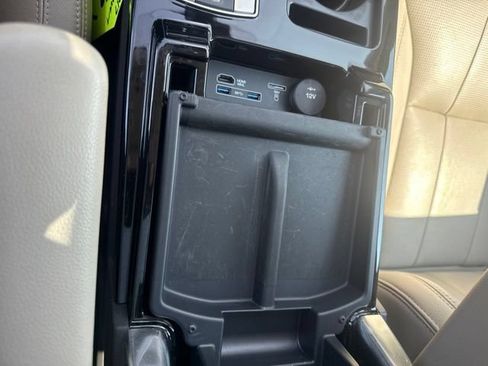 Used 2017 Land Rover Discovery HSE AWD/4WD image 27