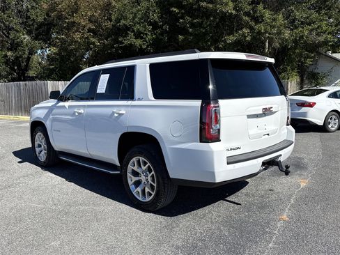 Used 2017 GMC Yukon SLT image 3