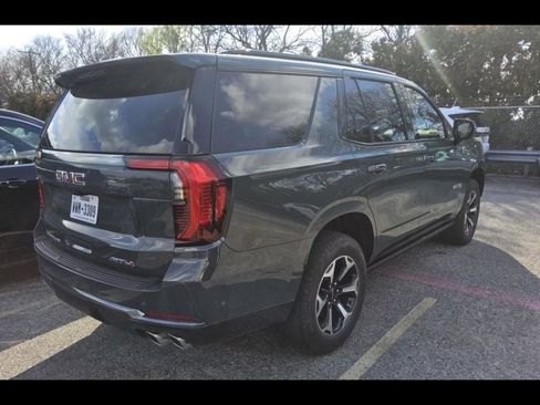 Used 2025 GMC Yukon AT4 w/ AT4 Premium Plus Package AWD/4WD image 4
