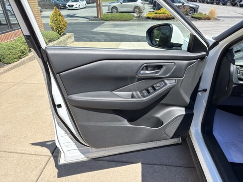 Used 2025 Nissan Rogue SV AWD/4WD image 15