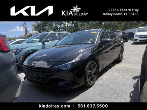 Used 2023 Hyundai Elantra SEL w/ Preferred Accessory Package FWD image 9