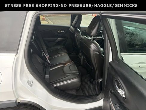 Used 2019 Jeep Cherokee Latitude Plus w/ Comfort/Convenience Group image 32