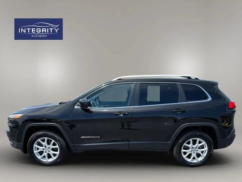 Used 2017 Jeep Cherokee Latitude AWD/4WD image 7
