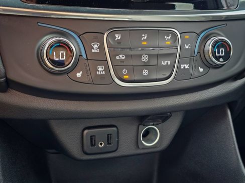 Used 2023 Chevrolet Traverse LT AWD/4WD image 25