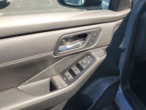 Certified 2025 Nissan Rogue SL w/ Tech Package image 15