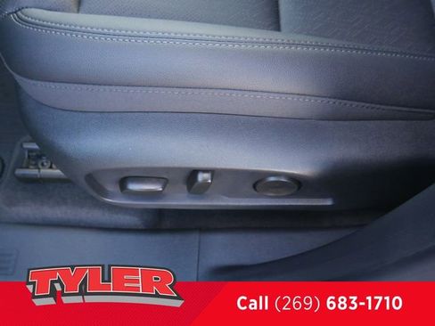 New 2026 Chevrolet Equinox LT w/ Convenience Package II image 23