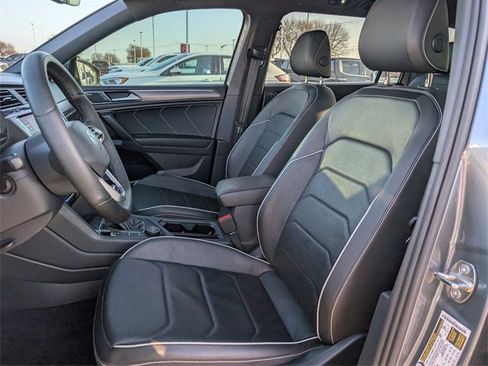 Used 2022 Volkswagen Tiguan SEL R-Line image 28