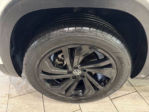 Used 2022 Volkswagen Atlas SE w/ Black Wheel Package image 7